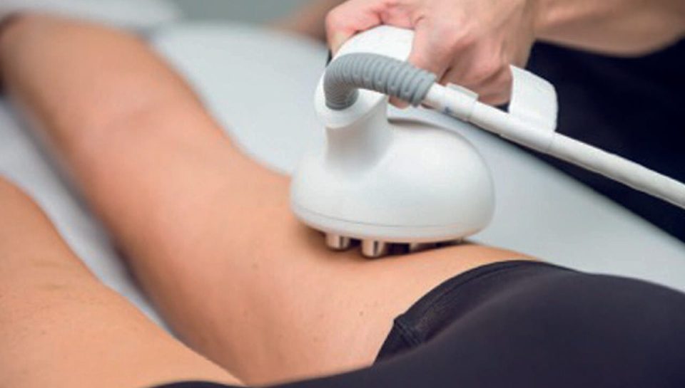 Mulher fazendo tratamento para celulite