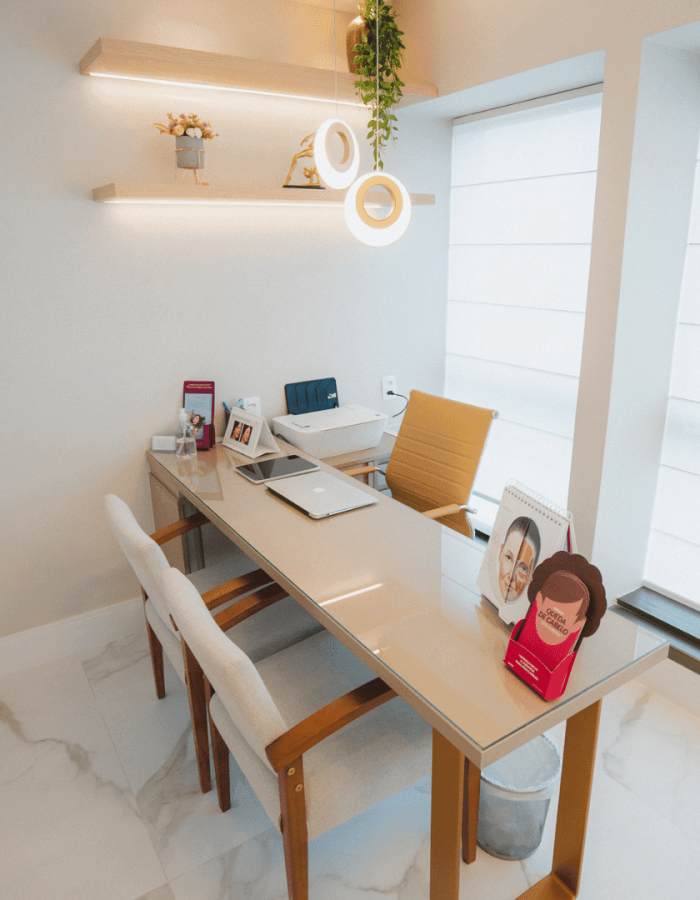 Consultorio 01 da Dra. Caroline Antunes na Cl&iacute;nica Caroline Antunes Dermatologia na Barra da Tijuca Rio de Janeiro